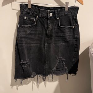 Zara Distressed trendy & edgy black high waisted Mini Skirt. Small